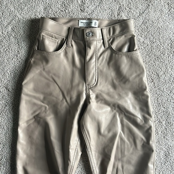 Size 24/00 short tan Curve Love Vegan Leather 90s Straight Pant Ultra High Rise - Picture 6 of 7